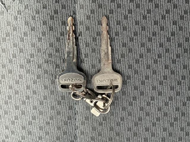 キャリイトラック ＫＣ　エアコンパワステ付２ＷＤ５ＭＴ三方開きメンテナンスノート取説付荷台幌車荷台内寸長さ１９７ＣＭ幅１３８ＣＭ床面地上高６８ＣＭヘッドライトレベライザースペアキースペアタイヤ運転席エアバッグ付（80枚目）