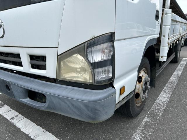 タイタントラック ワイドロングフルワイドロー　平ボディートラック２ｔ積載ワイドロング３方開きＥＴＣ車載器ロープ穴４対イージーゲート荷台鉄板張り荷台内寸長さ４３３ｃｍ幅２０２ｃｍ高さ３８ｃｍ床面地上高８７ｃｍ三方開き４８００ｃｃディーゼルターボ（17枚目）