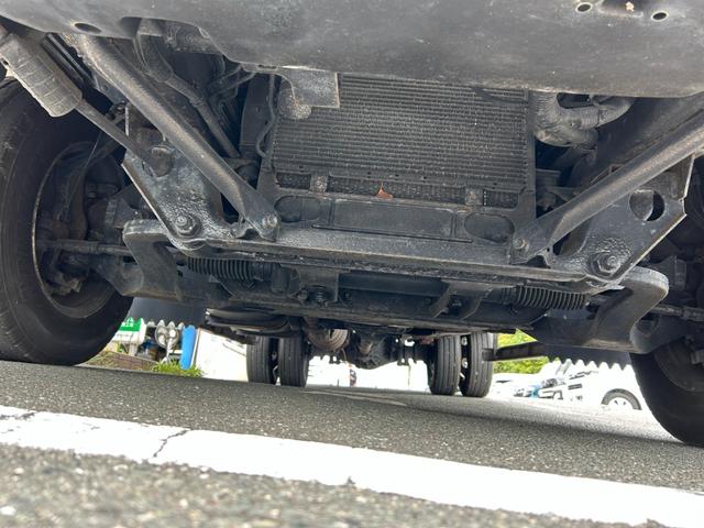 タイタントラック ワイドロングフルワイドロー　平ボディートラック２ｔ積載ワイドロング３方開きＥＴＣ車載器ロープ穴４対イージーゲート荷台鉄板張り荷台内寸長さ４３３ｃｍ幅２０２ｃｍ高さ３８ｃｍ床面地上高８７ｃｍ三方開き４８００ｃｃディーゼルターボ（27枚目）