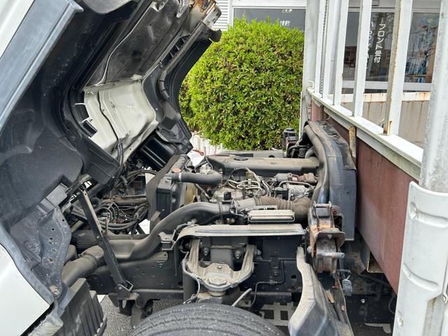 タイタントラック ワイドロングフルワイドロー　平ボディートラック２ｔ積載ワイドロング３方開きＥＴＣ車載器ロープ穴４対イージーゲート荷台鉄板張り荷台内寸長さ４３３ｃｍ幅２０２ｃｍ高さ３８ｃｍ床面地上高８７ｃｍ三方開き４８００ｃｃディーゼルターボ（33枚目）
