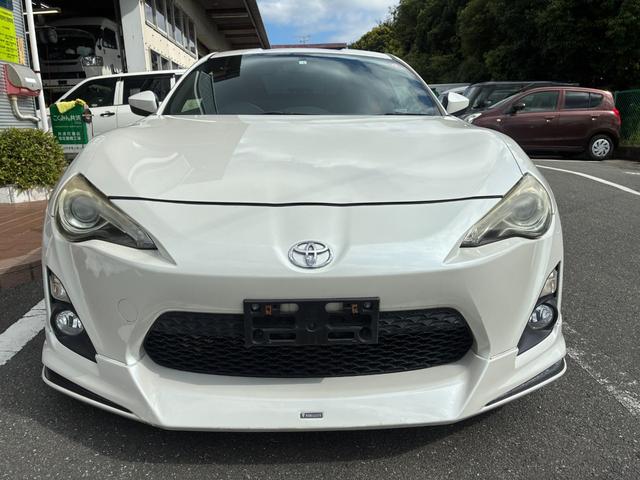 ８６ ＧＴ　冠水歴車ナビＴＶバックカメラ６速マニュアルＥＴＣ車載器スマートキーＰスタートイモビライザーパワートランクリッド禁煙車オートライトオートエアコンホワイトパール衝突安全ボディーフォグランプ付フル装備（3枚目）