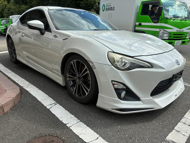 ８６ ＧＴ　冠水歴車ナビＴＶバックカメラ６速マニュアルＥＴＣ車載器スマートキーＰスタートイモビライザーパワートランクリッド禁煙車オートライトオートエアコンホワイトパール衝突安全ボディーフォグランプ付フル装備（5枚目）