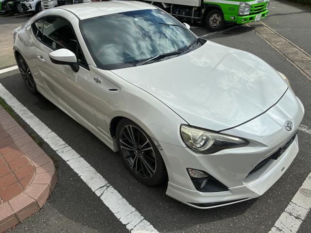 ８６ ＧＴ　冠水歴車ナビＴＶバックカメラ６速マニュアルＥＴＣ車載器スマートキーＰスタートイモビライザーパワートランクリッド禁煙車オートライトオートエアコンホワイトパール衝突安全ボディーフォグランプ付フル装備（6枚目）
