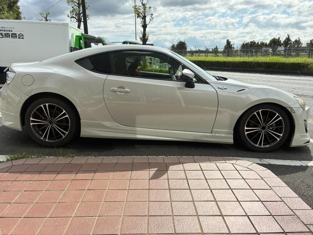８６ ＧＴ　冠水歴車ナビＴＶバックカメラ６速マニュアルＥＴＣ車載器スマートキーＰスタートイモビライザーパワートランクリッド禁煙車オートライトオートエアコンホワイトパール衝突安全ボディーフォグランプ付フル装備（7枚目）