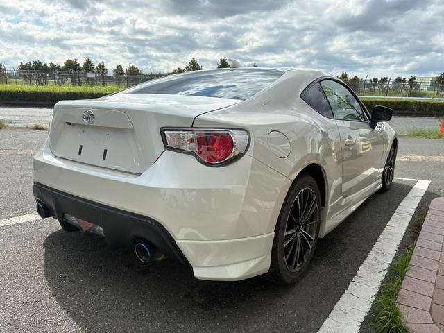８６ ＧＴ　冠水歴車ナビＴＶバックカメラ６速マニュアルＥＴＣ車載器スマートキーＰスタートイモビライザーパワートランクリッド禁煙車オートライトオートエアコンホワイトパール衝突安全ボディーフォグランプ付フル装備（8枚目）