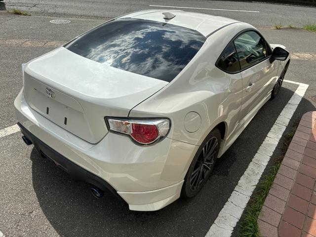 ８６ ＧＴ　冠水歴車ナビＴＶバックカメラ６速マニュアルＥＴＣ車載器スマートキーＰスタートイモビライザーパワートランクリッド禁煙車オートライトオートエアコンホワイトパール衝突安全ボディーフォグランプ付フル装備（9枚目）