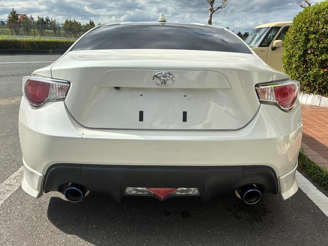 ８６ ＧＴ　冠水歴車ナビＴＶバックカメラ６速マニュアルＥＴＣ車載器スマートキーＰスタートイモビライザーパワートランクリッド禁煙車オートライトオートエアコンホワイトパール衝突安全ボディーフォグランプ付フル装備（10枚目）