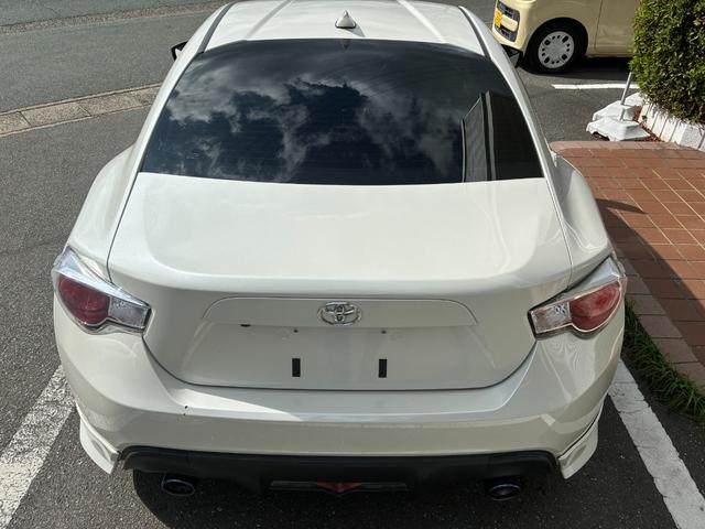 ８６ ＧＴ　冠水歴車ナビＴＶバックカメラ６速マニュアルＥＴＣ車載器スマートキーＰスタートイモビライザーパワートランクリッド禁煙車オートライトオートエアコンホワイトパール衝突安全ボディーフォグランプ付フル装備（11枚目）