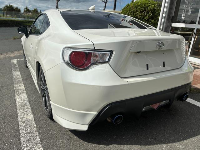 ８６ ＧＴ　冠水歴車ナビＴＶバックカメラ６速マニュアルＥＴＣ車載器スマートキーＰスタートイモビライザーパワートランクリッド禁煙車オートライトオートエアコンホワイトパール衝突安全ボディーフォグランプ付フル装備（12枚目）