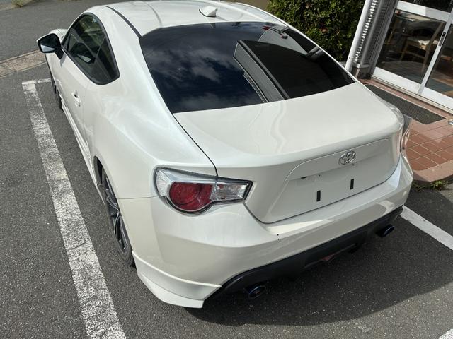 ８６ ＧＴ　冠水歴車ナビＴＶバックカメラ６速マニュアルＥＴＣ車載器スマートキーＰスタートイモビライザーパワートランクリッド禁煙車オートライトオートエアコンホワイトパール衝突安全ボディーフォグランプ付フル装備（13枚目）