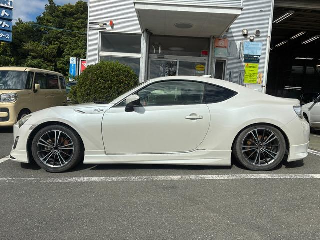 ８６ ＧＴ　冠水歴車ナビＴＶバックカメラ６速マニュアルＥＴＣ車載器スマートキーＰスタートイモビライザーパワートランクリッド禁煙車オートライトオートエアコンホワイトパール衝突安全ボディーフォグランプ付フル装備（14枚目）