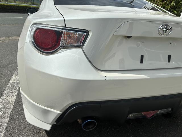 ８６ ＧＴ　冠水歴車ナビＴＶバックカメラ６速マニュアルＥＴＣ車載器スマートキーＰスタートイモビライザーパワートランクリッド禁煙車オートライトオートエアコンホワイトパール衝突安全ボディーフォグランプ付フル装備（24枚目）