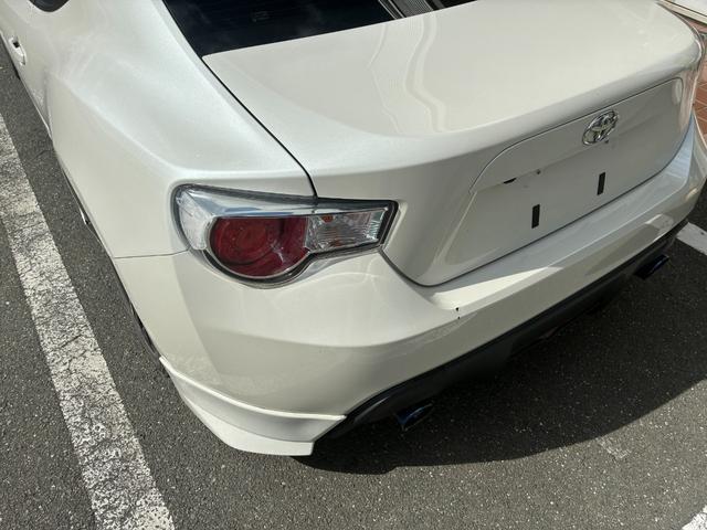 ８６ ＧＴ　冠水歴車ナビＴＶバックカメラ６速マニュアルＥＴＣ車載器スマートキーＰスタートイモビライザーパワートランクリッド禁煙車オートライトオートエアコンホワイトパール衝突安全ボディーフォグランプ付フル装備（25枚目）