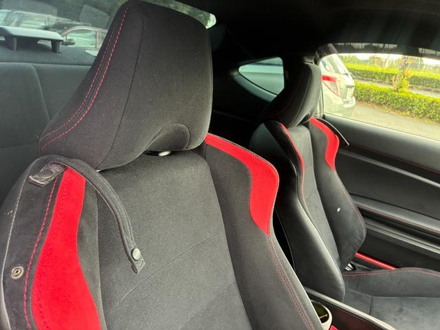 ８６ ＧＴ　冠水歴車ナビＴＶバックカメラ６速マニュアルＥＴＣ車載器スマートキーＰスタートイモビライザーパワートランクリッド禁煙車オートライトオートエアコンホワイトパール衝突安全ボディーフォグランプ付フル装備（37枚目）