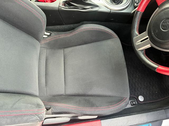 ８６ ＧＴ　冠水歴車ナビＴＶバックカメラ６速マニュアルＥＴＣ車載器スマートキーＰスタートイモビライザーパワートランクリッド禁煙車オートライトオートエアコンホワイトパール衝突安全ボディーフォグランプ付フル装備（38枚目）