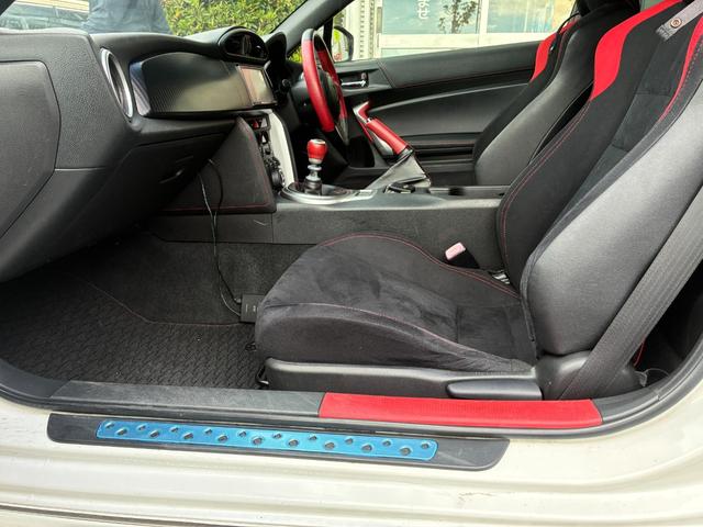 ８６ ＧＴ　冠水歴車ナビＴＶバックカメラ６速マニュアルＥＴＣ車載器スマートキーＰスタートイモビライザーパワートランクリッド禁煙車オートライトオートエアコンホワイトパール衝突安全ボディーフォグランプ付フル装備（45枚目）