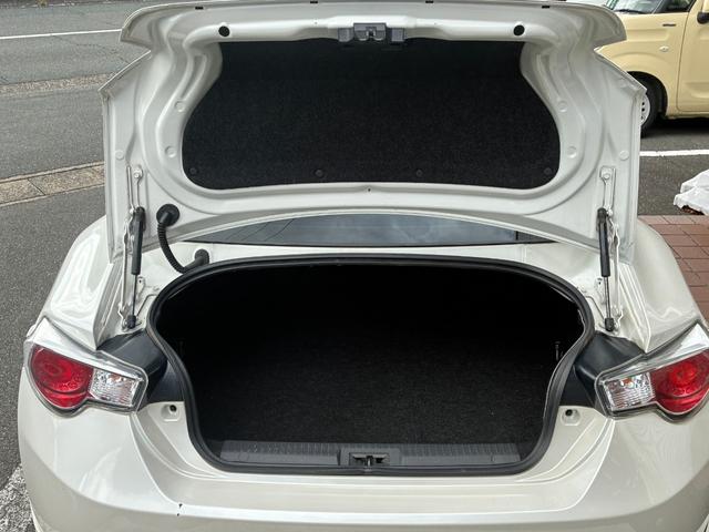 ８６ ＧＴ　冠水歴車ナビＴＶバックカメラ６速マニュアルＥＴＣ車載器スマートキーＰスタートイモビライザーパワートランクリッド禁煙車オートライトオートエアコンホワイトパール衝突安全ボディーフォグランプ付フル装備（50枚目）