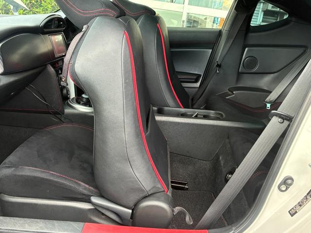 ８６ ＧＴ　冠水歴車ナビＴＶバックカメラ６速マニュアルＥＴＣ車載器スマートキーＰスタートイモビライザーパワートランクリッド禁煙車オートライトオートエアコンホワイトパール衝突安全ボディーフォグランプ付フル装備（57枚目）
