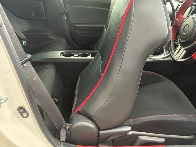 ８６ ＧＴ　冠水歴車ナビＴＶバックカメラ６速マニュアルＥＴＣ車載器スマートキーＰスタートイモビライザーパワートランクリッド禁煙車オートライトオートエアコンホワイトパール衝突安全ボディーフォグランプ付フル装備（58枚目）