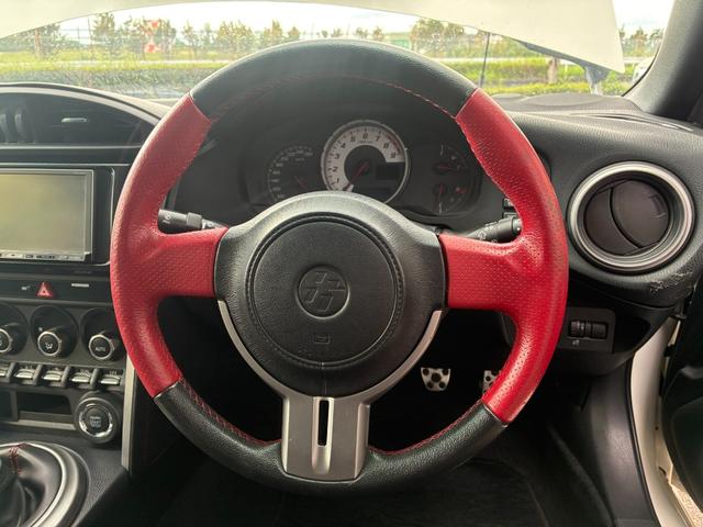 ８６ ＧＴ　冠水歴車ナビＴＶバックカメラ６速マニュアルＥＴＣ車載器スマートキーＰスタートイモビライザーパワートランクリッド禁煙車オートライトオートエアコンホワイトパール衝突安全ボディーフォグランプ付フル装備（60枚目）