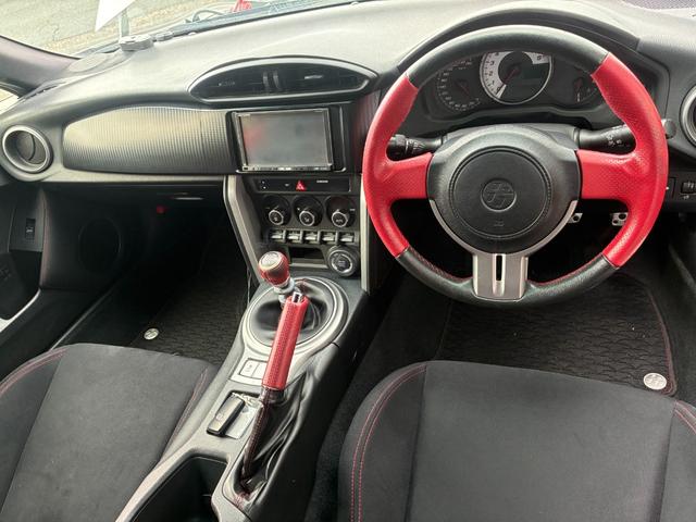 ８６ ＧＴ　冠水歴車ナビＴＶバックカメラ６速マニュアルＥＴＣ車載器スマートキーＰスタートイモビライザーパワートランクリッド禁煙車オートライトオートエアコンホワイトパール衝突安全ボディーフォグランプ付フル装備（61枚目）