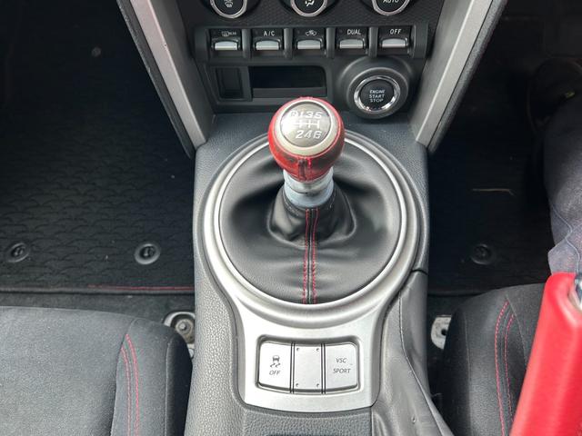 ８６ ＧＴ　冠水歴車ナビＴＶバックカメラ６速マニュアルＥＴＣ車載器スマートキーＰスタートイモビライザーパワートランクリッド禁煙車オートライトオートエアコンホワイトパール衝突安全ボディーフォグランプ付フル装備（74枚目）