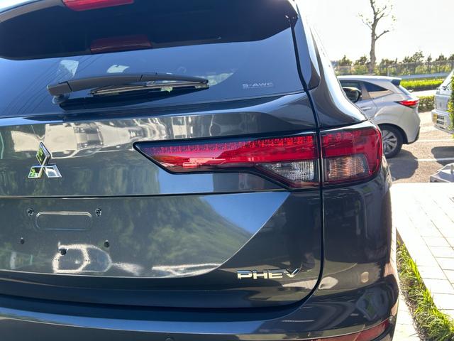 アウトランダーPHEV P 冠水歴車ナビTVバックカメラ全方位モニター3列シート7名乗車パワーバックドアナビTVHDMI入力BTオーディオ対応マイパイロットレーダークルーズコントロールスマートキーPスタート禁煙車シートヒーター付(19枚目)