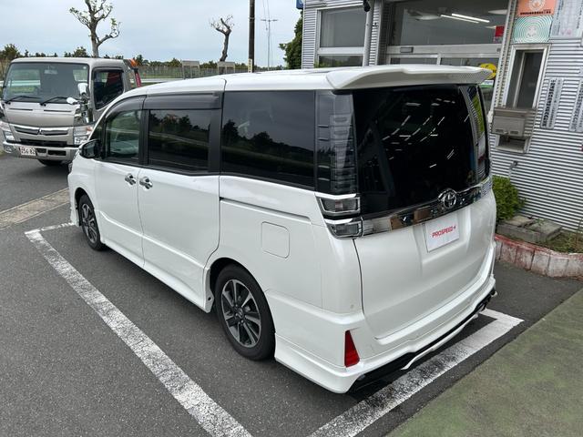 ヴォクシー ZS 煌II 冠水歴車ナビTVバックカメラCDDVD再生HDMI入力ETC車載器両側パワスラスマートキーPスタートイモビ付3列シート7名乗車ドライブレコーダー白線逸脱警報セーフティーセンスプリクラッシュセーフティー(14枚目)