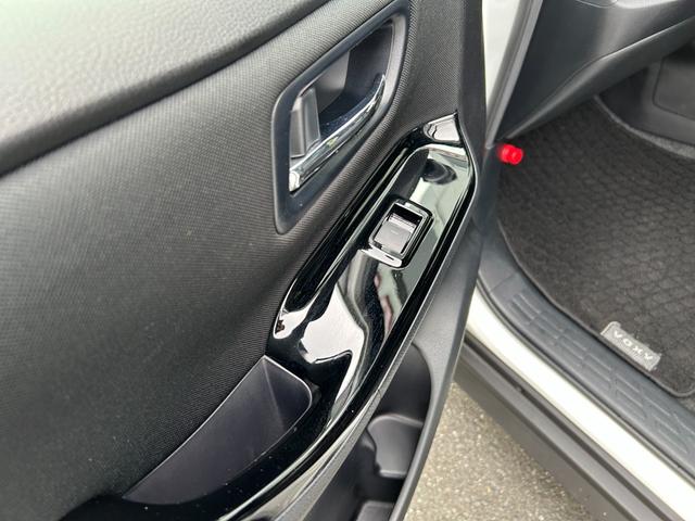 ヴォクシー ZS 煌II 冠水歴車ナビTVバックカメラCDDVD再生HDMI入力ETC車載器両側パワスラスマートキーPスタートイモビ付3列シート7名乗車ドライブレコーダー白線逸脱警報セーフティーセンスプリクラッシュセーフティー(46枚目)