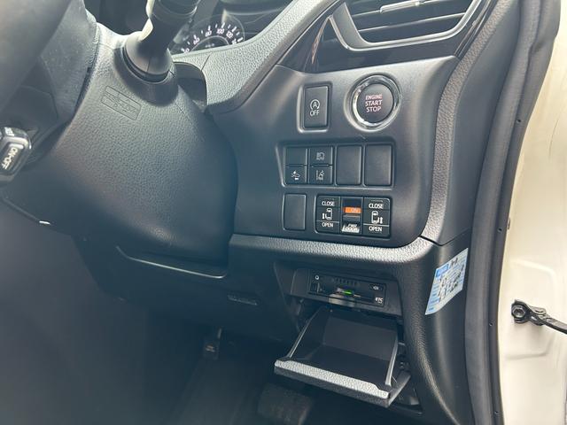 ヴォクシー ZS 煌II 冠水歴車ナビTVバックカメラCDDVD再生HDMI入力ETC車載器両側パワスラスマートキーPスタートイモビ付3列シート7名乗車ドライブレコーダー白線逸脱警報セーフティーセンスプリクラッシュセーフティー(69枚目)