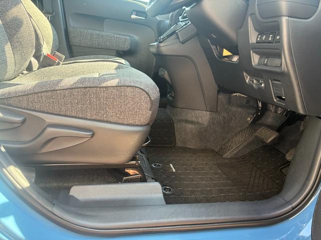 シエンタ ハイブリッドZ 冠水歴車ナビTV全方位モニターセーフティーセンスプリクラッシセーフティーレーダークルコンETC2.0両側パワスラ禁煙車ハイブリッド車ステアリングヒーター前席シートヒーターオートマチックハイビーム(41枚目)