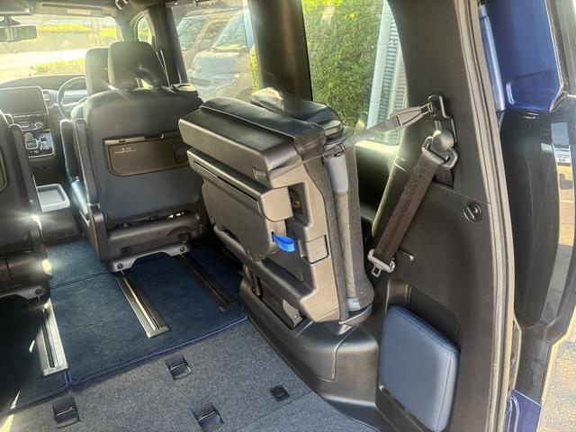 セレナ e-パワー オーテック セーフティパッケージ 冠水歴車ナビTVCDDVD再生バックカメラアラウンドビューモニターリヤフリップダウンモニター両側パワースライドドアエマージェンシーブレーキプロパイロットETC車載器ドライブレコーダー禁煙車LEDヘッド(60枚目)