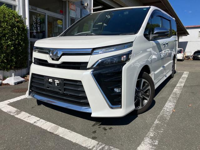 ヴォクシー ZS 冠水歴車ナビTVバックカメラリヤフリップダウンモニターセーフティーセンスプリクラッシセーフティー衝突軽減ブレーキクルコン禁煙車両側パワスラETC車載器ドラレコ前後2カメラオートマチックハイビーム8名乗(2枚目)
