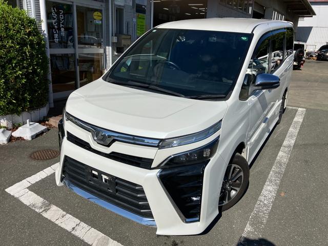ヴォクシー ZS 冠水歴車ナビTVバックカメラリヤフリップダウンモニターセーフティーセンスプリクラッシセーフティー衝突軽減ブレーキクルコン禁煙車両側パワスラETC車載器ドラレコ前後2カメラオートマチックハイビーム8名乗(3枚目)