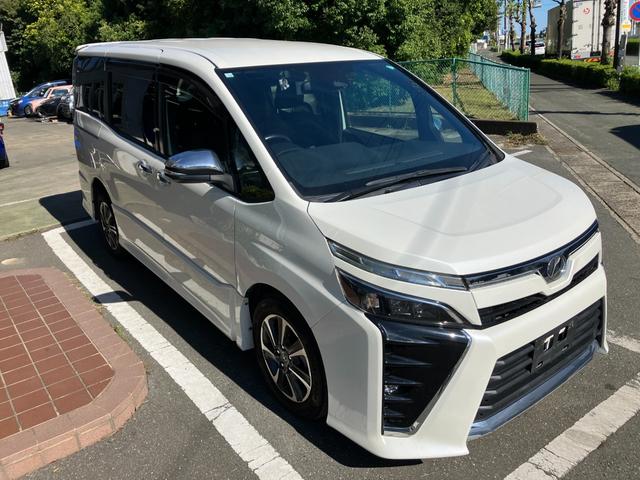 ヴォクシー ZS 冠水歴車ナビTVバックカメラリヤフリップダウンモニターセーフティーセンスプリクラッシセーフティー衝突軽減ブレーキクルコン禁煙車両側パワスラETC車載器ドラレコ前後2カメラオートマチックハイビーム8名乗(7枚目)
