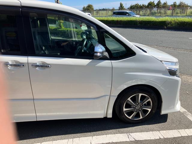 ヴォクシー ZS 冠水歴車ナビTVバックカメラリヤフリップダウンモニターセーフティーセンスプリクラッシセーフティー衝突軽減ブレーキクルコン禁煙車両側パワスラETC車載器ドラレコ前後2カメラオートマチックハイビーム8名乗(8枚目)