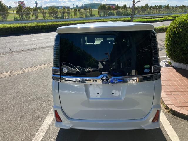 ヴォクシー ZS 冠水歴車ナビTVバックカメラリヤフリップダウンモニターセーフティーセンスプリクラッシセーフティー衝突軽減ブレーキクルコン禁煙車両側パワスラETC車載器ドラレコ前後2カメラオートマチックハイビーム8名乗(13枚目)