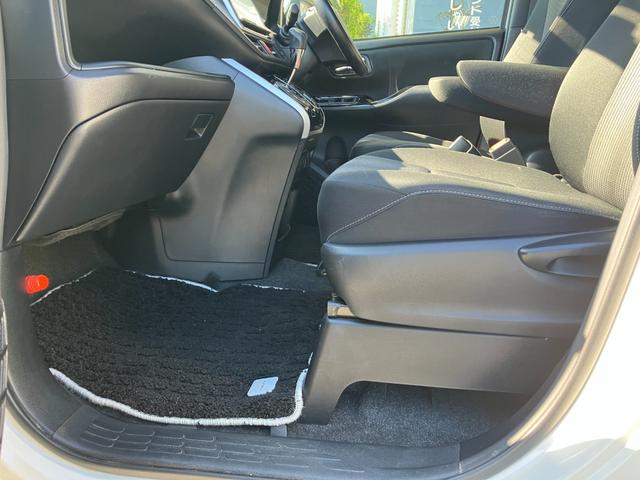 ヴォクシー ZS 冠水歴車ナビTVバックカメラリヤフリップダウンモニターセーフティーセンスプリクラッシセーフティー衝突軽減ブレーキクルコン禁煙車両側パワスラETC車載器ドラレコ前後2カメラオートマチックハイビーム8名乗(48枚目)