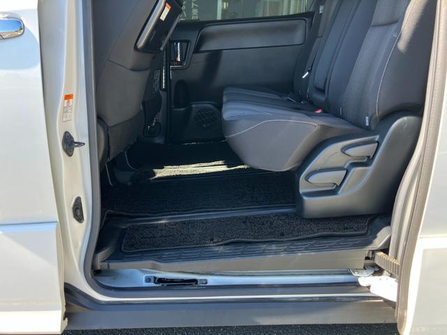 ヴォクシー ZS 冠水歴車ナビTVバックカメラリヤフリップダウンモニターセーフティーセンスプリクラッシセーフティー衝突軽減ブレーキクルコン禁煙車両側パワスラETC車載器ドラレコ前後2カメラオートマチックハイビーム8名乗(52枚目)