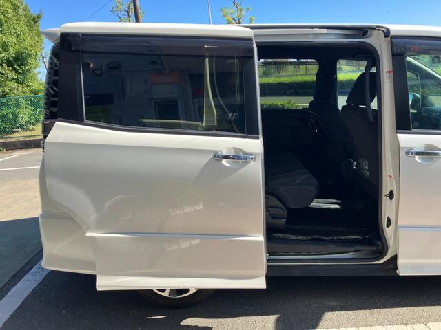 ヴォクシー ZS 冠水歴車ナビTVバックカメラリヤフリップダウンモニターセーフティーセンスプリクラッシセーフティー衝突軽減ブレーキクルコン禁煙車両側パワスラETC車載器ドラレコ前後2カメラオートマチックハイビーム8名乗(53枚目)