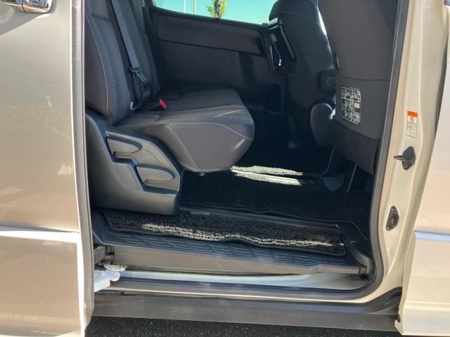 ヴォクシー ZS 冠水歴車ナビTVバックカメラリヤフリップダウンモニターセーフティーセンスプリクラッシセーフティー衝突軽減ブレーキクルコン禁煙車両側パワスラETC車載器ドラレコ前後2カメラオートマチックハイビーム8名乗(56枚目)