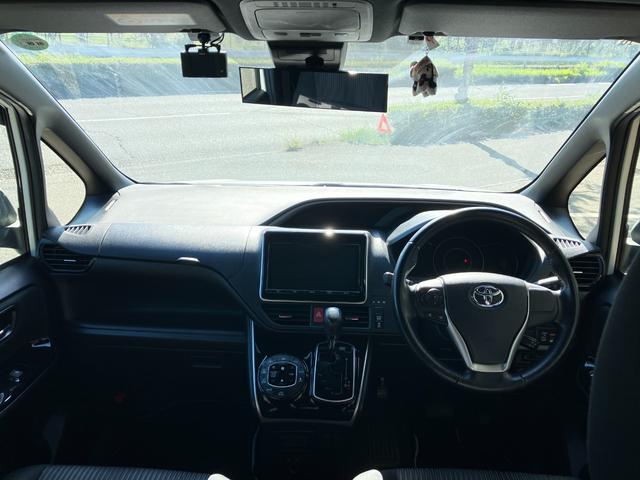 ヴォクシー ZS 冠水歴車ナビTVバックカメラリヤフリップダウンモニターセーフティーセンスプリクラッシセーフティー衝突軽減ブレーキクルコン禁煙車両側パワスラETC車載器ドラレコ前後2カメラオートマチックハイビーム8名乗(64枚目)