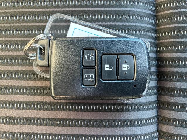 ヴォクシー ZS 冠水歴車ナビTVバックカメラリヤフリップダウンモニターセーフティーセンスプリクラッシセーフティー衝突軽減ブレーキクルコン禁煙車両側パワスラETC車載器ドラレコ前後2カメラオートマチックハイビーム8名乗(80枚目)