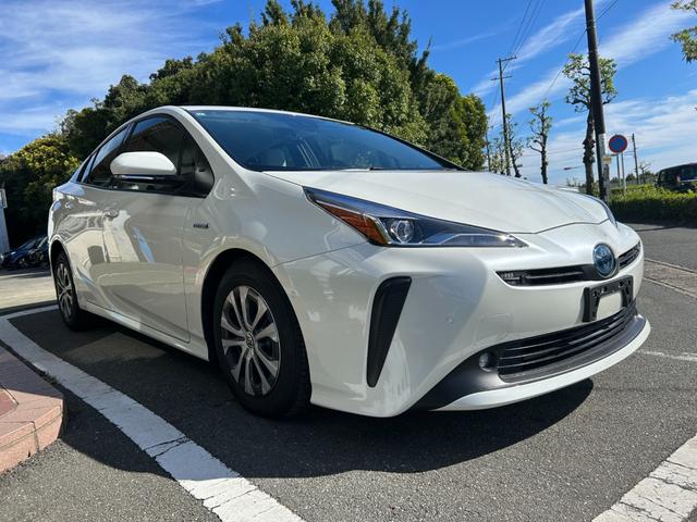 プリウス Ａ　冠水歴車ナビＴＶＢＴ対応バックカメラＥＴＣ２．０セーフティセンスプリクラッシュセーフティーレーダークルコン禁煙車スマートキー２本オートマチックハイビームヘッドアップディスプレイブラインドスポットモニタ（5枚目）