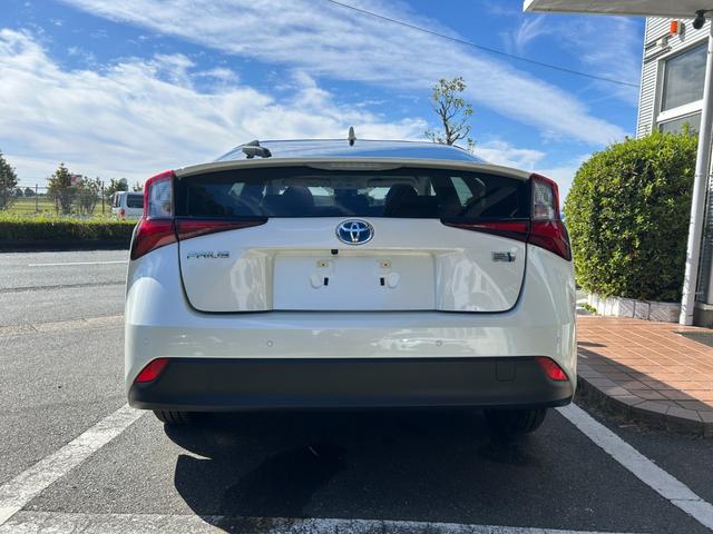 プリウス Ａ　冠水歴車ナビＴＶＢＴ対応バックカメラＥＴＣ２．０セーフティセンスプリクラッシュセーフティーレーダークルコン禁煙車スマートキー２本オートマチックハイビームヘッドアップディスプレイブラインドスポットモニタ（10枚目）