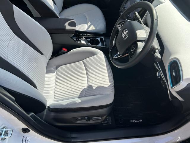 プリウス Ａ　冠水歴車ナビＴＶＢＴ対応バックカメラＥＴＣ２．０セーフティセンスプリクラッシュセーフティーレーダークルコン禁煙車スマートキー２本オートマチックハイビームヘッドアップディスプレイブラインドスポットモニタ（41枚目）