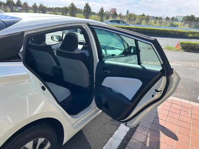プリウス Ａ　冠水歴車ナビＴＶＢＴ対応バックカメラＥＴＣ２．０セーフティセンスプリクラッシュセーフティーレーダークルコン禁煙車スマートキー２本オートマチックハイビームヘッドアップディスプレイブラインドスポットモニタ（53枚目）