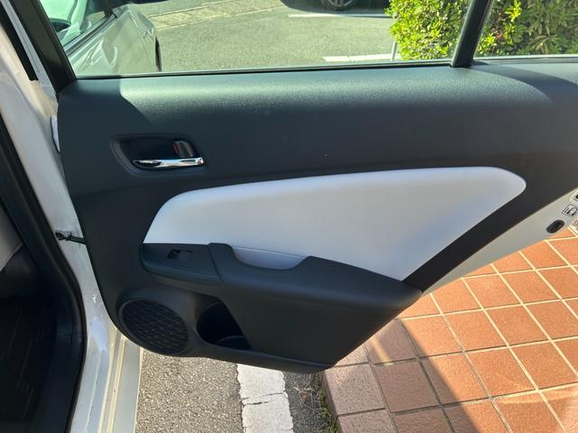 プリウス Ａ　冠水歴車ナビＴＶＢＴ対応バックカメラＥＴＣ２．０セーフティセンスプリクラッシュセーフティーレーダークルコン禁煙車スマートキー２本オートマチックハイビームヘッドアップディスプレイブラインドスポットモニタ（54枚目）