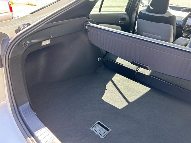プリウス Ａ　冠水歴車ナビＴＶＢＴ対応バックカメラＥＴＣ２．０セーフティセンスプリクラッシュセーフティーレーダークルコン禁煙車スマートキー２本オートマチックハイビームヘッドアップディスプレイブラインドスポットモニタ（62枚目）