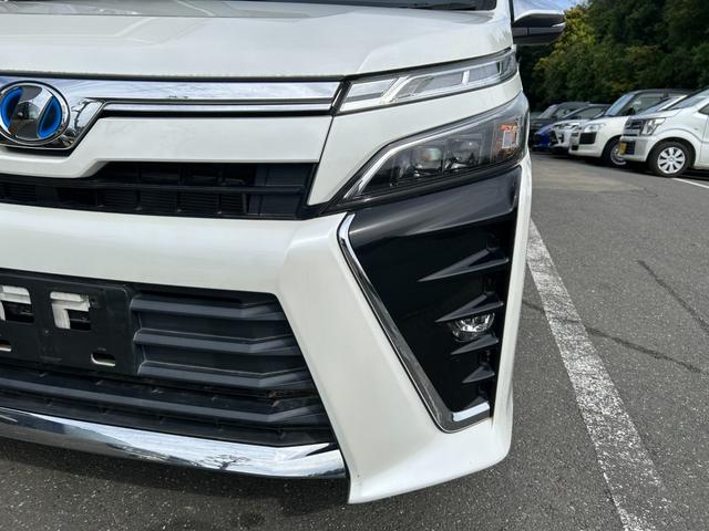 ヴォクシー ハイブリッドＺＳ　煌ＩＩ　冠水歴車バックカメラセーフティセンスプリクラッシュセーフティ禁煙車両側パワスラスマートキーＰスタートイモビ前席シートエアコンオートマチックハイビームトラクションコントロールクルーズコントロールパール白（15枚目）